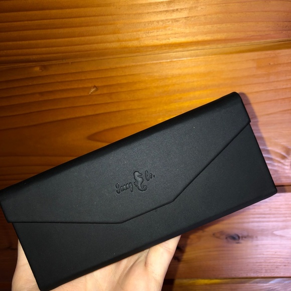 Sunny Co "The Iris Sunglasses" - Picture 5 of 6